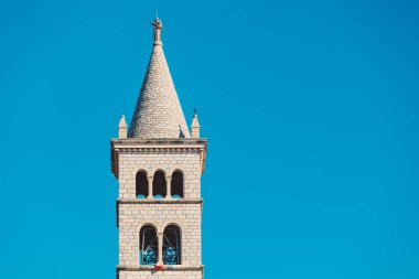 hırvatistan yaz aylarında pula şehirde eski kilise
