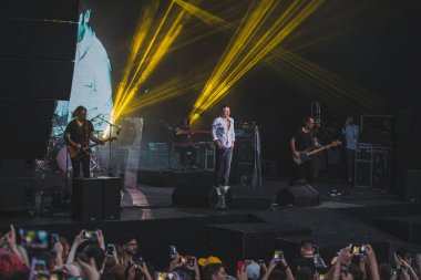 Lviv, Ukrayna - 18 Haziran 2019: Svyatoslav Vakarchuk ukraynalı rock şarkıcısı sahnede
