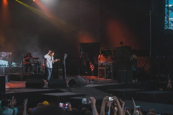 利沃夫， 乌克兰 - 2019年6月18日： 斯维亚托斯拉夫·瓦卡尔丘克乌克兰摇滚歌手在舞台上 — 图库照片