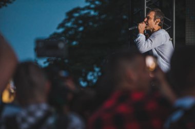 Lviv, Ukrayna - 18 Haziran 2019: Svyatoslav Vakarchuk ukraynalı rock şarkıcısı sahnede