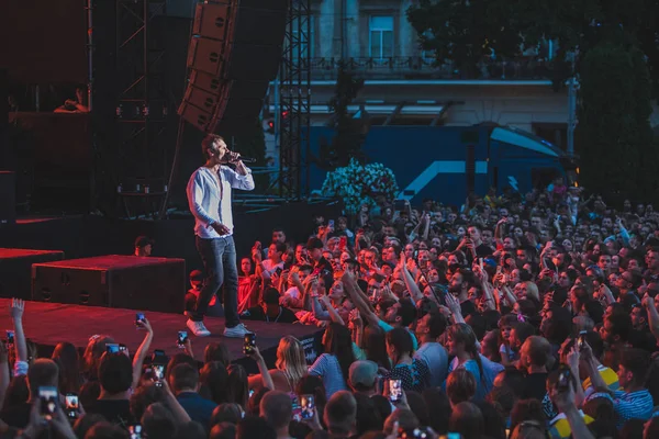 LVIV, UKRAINE - 18 de junho de 2019: Svyatoslav Vakarchuk cantor de rock ucraniano no palco — Fotografia de Stock