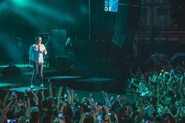 Lviv, Ukrayna - 18 Haziran 2019: Svyatoslav Vakarchuk ukraynalı rock şarkıcısı sahnede