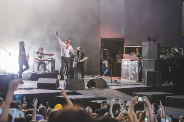 Lviv, Ukrayna - 18 Haziran 2019: Svyatoslav Vakarchuk ukraynalı rock şarkıcısı sahnede