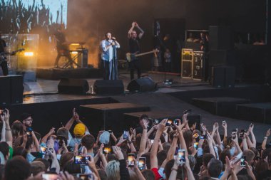 Lviv, Ukrayna - 18 Haziran 2019: Svyatoslav Vakarchuk ukraynalı rock şarkıcısı sahnede