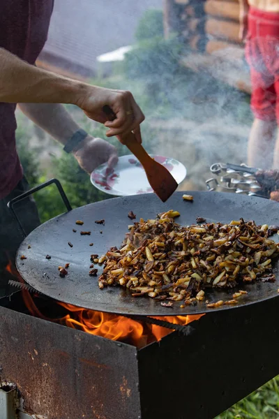 Kook vlees bij BBQ Fire — Stockfoto