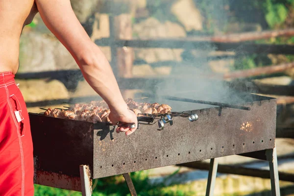 Fleisch am Grill kochen — Stockfoto