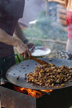 BBQ yangın at pişirme et