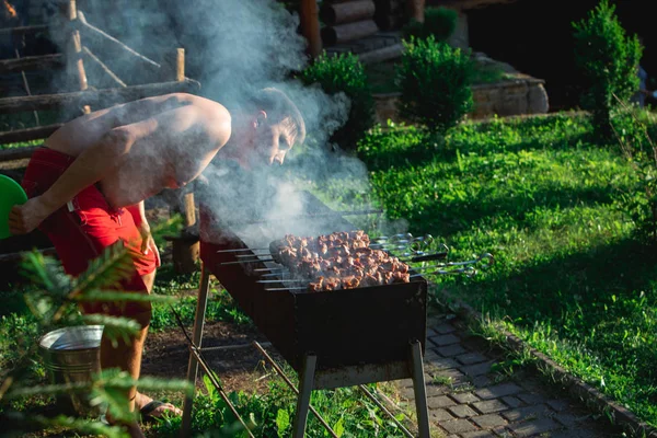 Fleisch am Grill kochen — Stockfoto