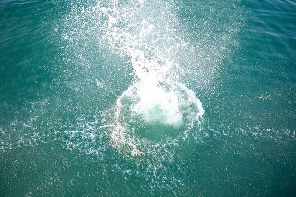 Big splash in lake water view from above — Stock Photo, Image