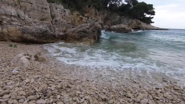 Seascape Widok Kamienistą Plażę Burzą Pogoda Powolny Ruch Pochmurny — Wideo stockowe