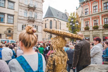Lviv, Ukrayna - 7 Ekim 2018: dini geçit şehir sokakları