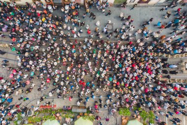 Lviv, Ukrayna - 7 Ekim 2018: havadan görünümü dini geçit şehir sokakları