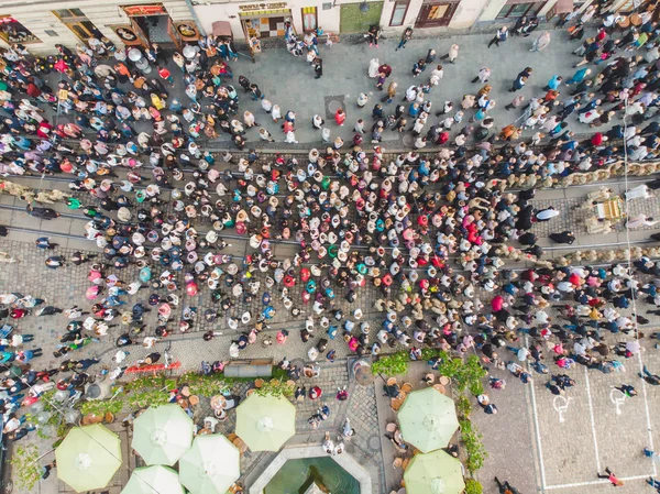 LVIV, UKRAINE - 7 octobre 2018 : procession religieuse dans les rues de la ville — Photo