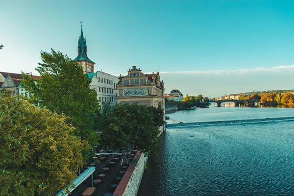 Sonbahar sezonunda Prag şehrinin panoramik görünümü — Stok fotoğraf