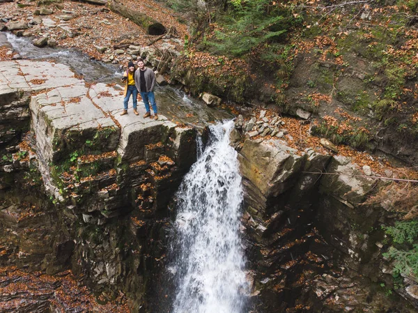 Friends at the top of the waterfall autumn season — Stock Photo, Image