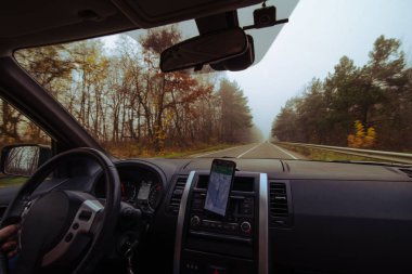 telefonda sonbahar speedway navigasyon ile yol gezisi