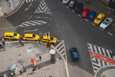 Prag, Çek - 22 Eylül 2018: genel gider görünümünü şehir içinde yol çapraz