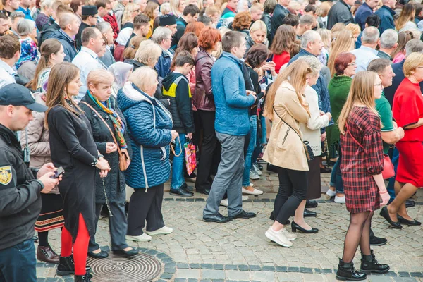 Lviv, Ukrajna - 2018. október 7.: a vallási körmenet a város utcáin — Stock Fotó