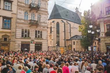 Lviv, Ukrayna - 7 Ekim 2018: dini geçit şehir sokakları