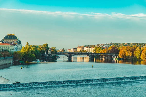 Πανοραμική θέα στην πόλη της Πράγας την εποχή του φθινοπώρου — Φωτογραφία Αρχείου