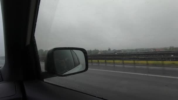 Autofahren Bei Regenwetter Scheibenwischer Funktionieren — Stockvideo