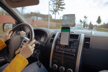 direksiyon sonbahar saati kadın eller