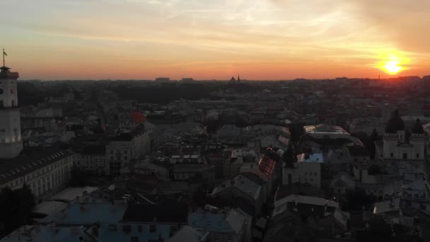Εναέρια Θέα Του Ηλιοβασιλέματος Πάνω Από Την Ευρωπαϊκή Πόλη Φθινοπωρινό — Αρχείο Βίντεο