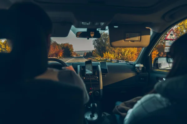 Auto-Reise-Konzept Fahrt durch den Herbst Autobahn — Stockfoto