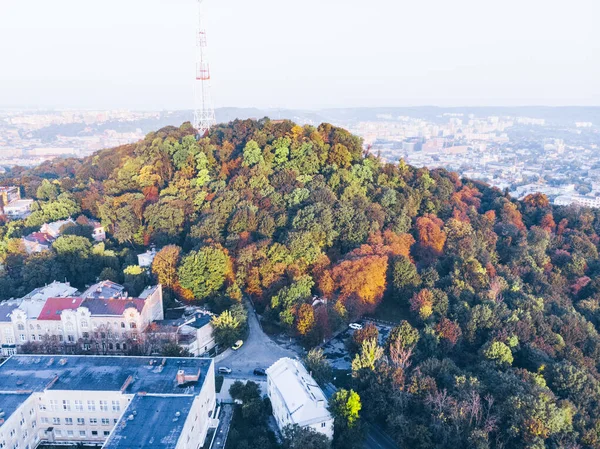 Antenn utsikt över hög slott stadspark — Stockfoto