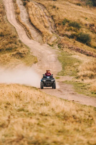 Zakhar Berkut, Ukraine - September 7, 2019: people riding on all terrain vehicle by mountains — 图库照片