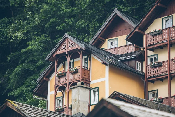 Vista Perto Hallstatt Edifícios Madeira Hora Verão Áustria — Fotografia de Stock