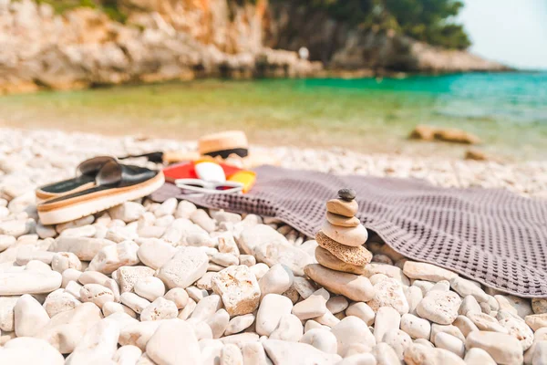 Felsen Gleichgewicht Meer Strand Kopieren Raum Sommerzeit — Stockfoto