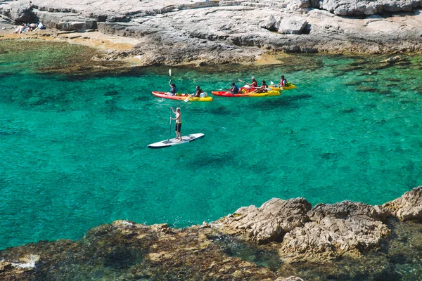 Pula Croazia Maggio 2019 Persone Che Fanno Kayak Acque Trasparenti — Foto Stock