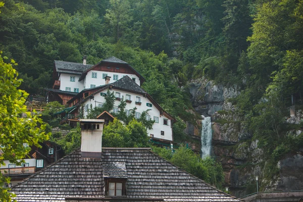 View Hallstatt Buildings Waterfall Background Austria — Stock Photo, Image