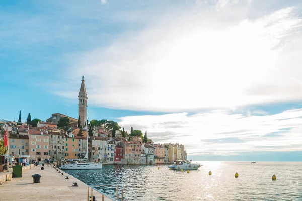 Rovinj Miasto Chorwacji Świetle Dziennym Miejsce Letniej Podróży Wakacyjnej — Zdjęcie stockowe