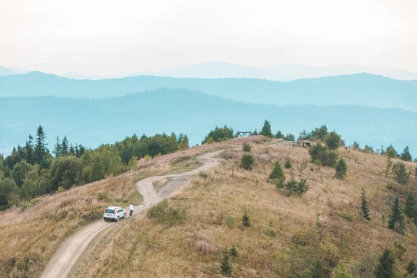 Road Podróży Samochodem Przez Góry Szczyt Jesień Sezon Wycieczka Drogowa — Zdjęcie stockowe