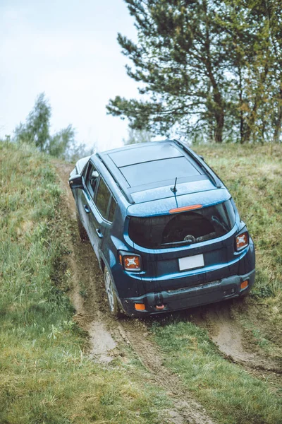 Suv Koncepcji Podróży Samochodem Brudnej Drogi Przestrzeń Kopiowania — Zdjęcie stockowe