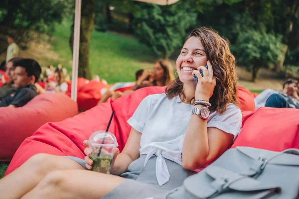 Woman Sitting Outdoors Drinking Cocktail Public Park Surfing Internet Phone — Stock Photo, Image
