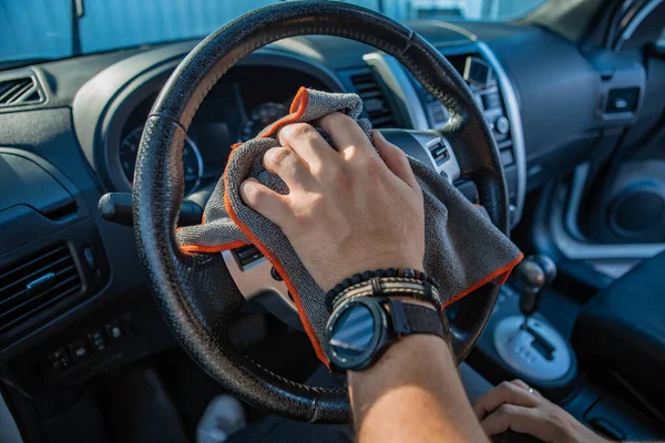 Man Dust Cloth Polishing Car Dashboard Bracelet Hand Steering Wheel — Stock Photo, Image