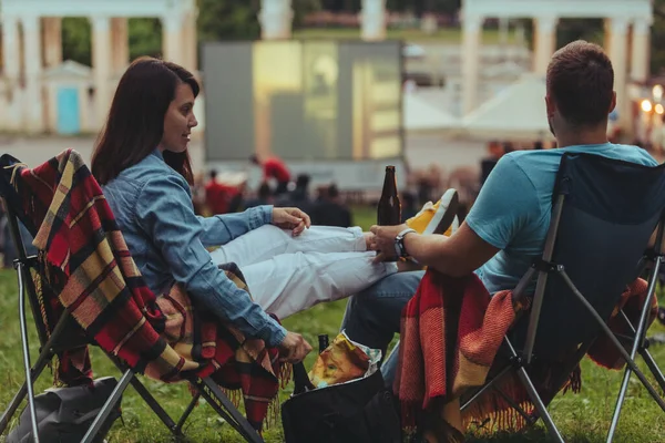 Couple Sitting Camp Chairs City Park Looking Movie Outdoors Open — Stock Photo, Image