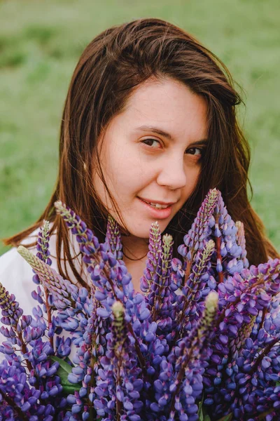 Woman Blooming Lupines Field Enjoying Moment — Stock Photo, Image