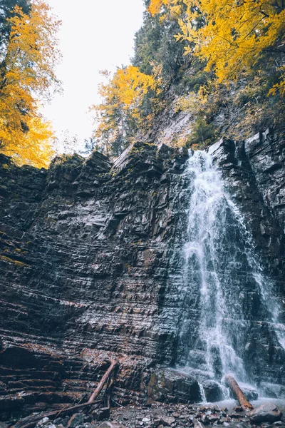 Herfst Bos Waterval Landschap Uitzicht Herfst Seizoen — Stockfoto