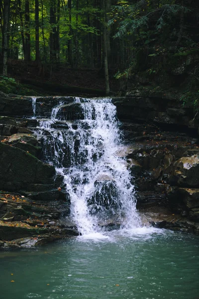 Blick Auf Wasserfall Wald Schöne Natur — Stockfoto