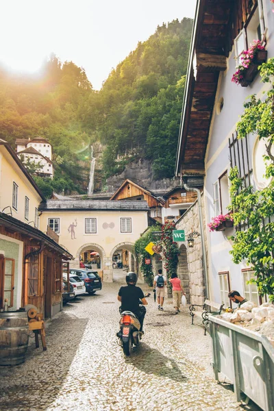 Hallstatt Austria Giugno 2019 Veduta Della Città Turistica Sovraccarica Gente — Foto Stock