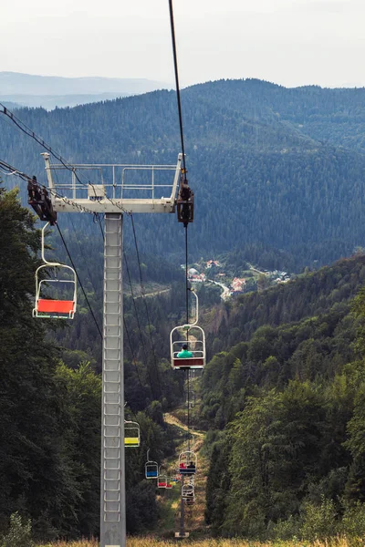 Montanhas Verão Viagem Cadeira Estrada Elevador Até Pico — Fotografia de Stock