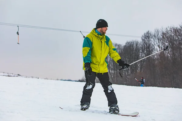 Junger Erwachsener Mann Beim Snowboarden Und Selfie Mit Der Action — Stockfoto