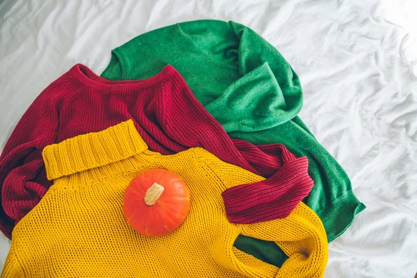 Colorful Sweaters White Shits Pumpkin Autumn Outfit Flat Lay — Stock Photo, Image