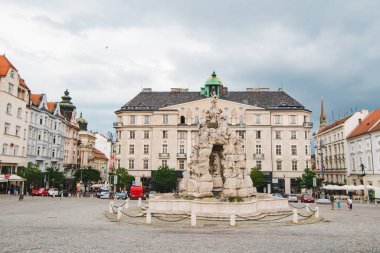 Brno, Çek Cumhuriyeti - 16 Haziran 2019: şehir meydanındaki çeşme. Heykel. Boşluğu kopyala