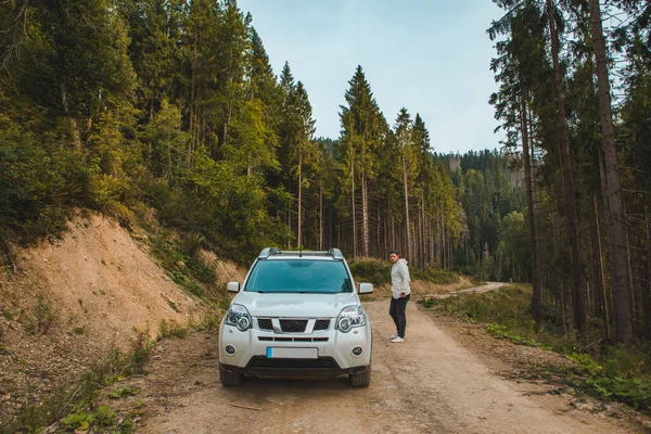 Todoterreno Viaje Coche Por Las Montañas Pico Otoño Temporada Viaje — Foto de Stock