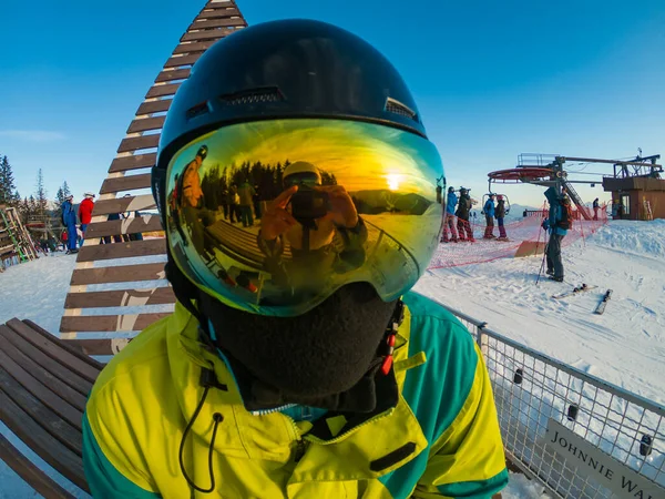 Man Ski Mask Close Reflection Snowed Mountains Sunset Copy Space — Stock Photo, Image